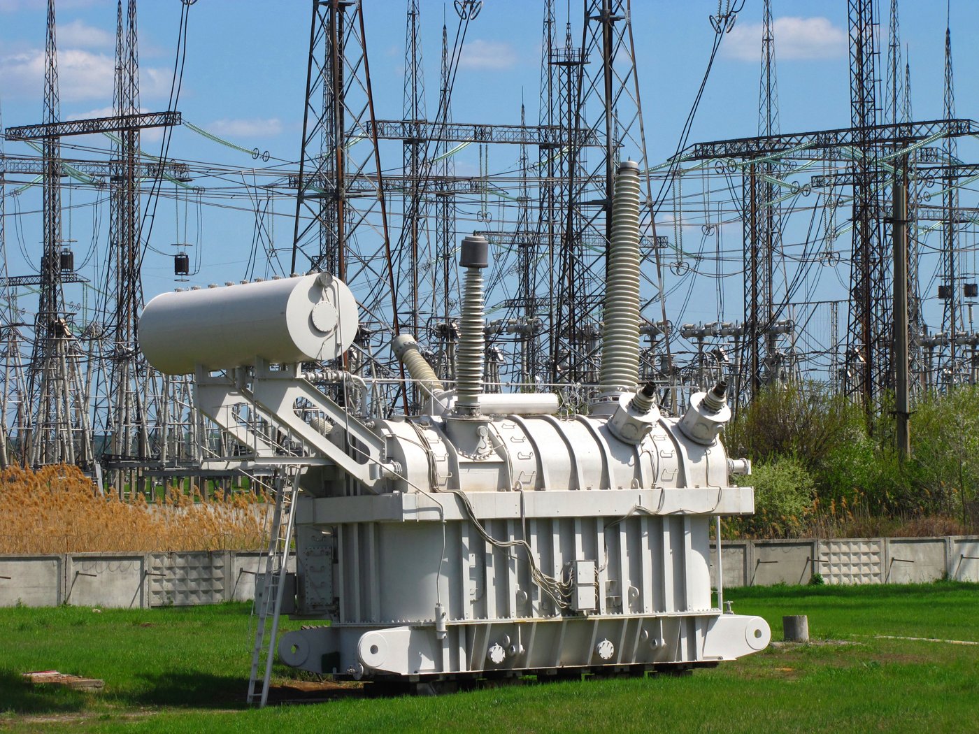 750 kV 대형 전력 변압기 (LPT) — 연결 대기의 물리적 병목
